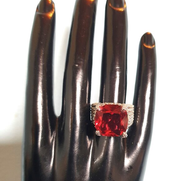 Gorgeous Giant Princess Red Crystal Ruby Colour Sterling Silver Cocktail Ring - Picture 6 of 14
